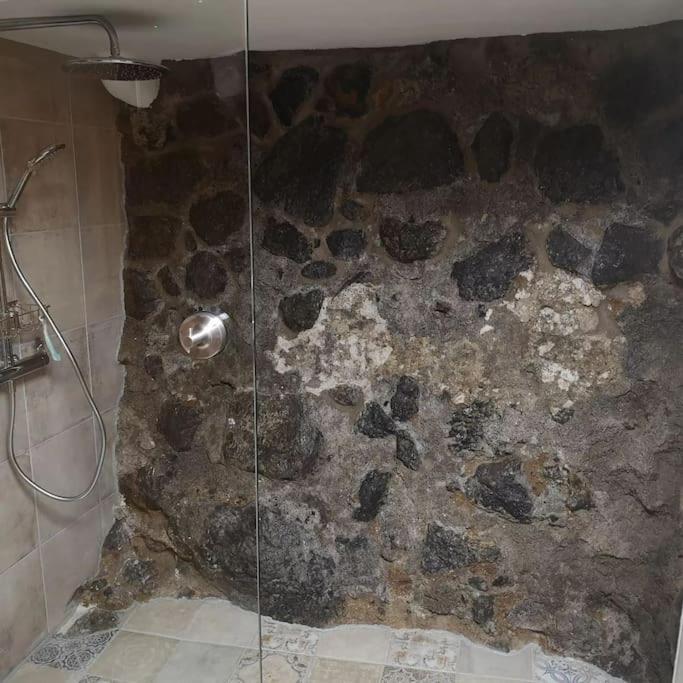 Koupelna v ubytování Souterrain für max 2 P., Bad, Außenküche, Garten