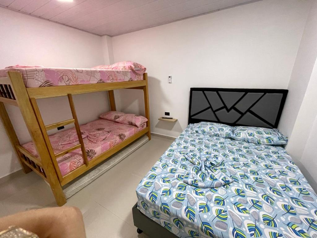 Postel nebo postele na pokoji v ubytování HOTEL TORRE DELUXE ¨SANTORINI¨