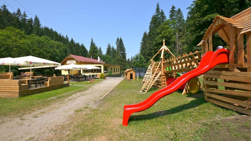 Herní místnost nebo prostor pro děti v ubytování Riverside