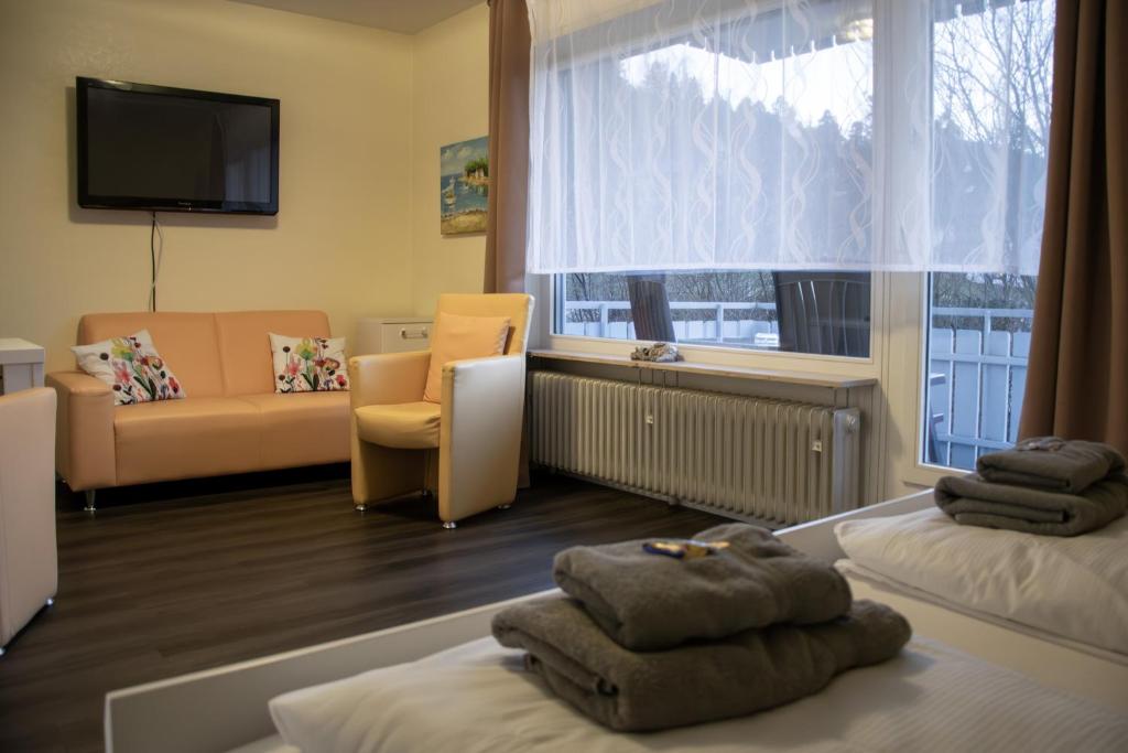Postel nebo postele na pokoji v ubytování Hotel Sonnenhof Garni