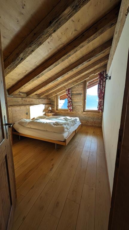 Postel nebo postele na pokoji v ubytování Alpenpanorama Ovronnaz