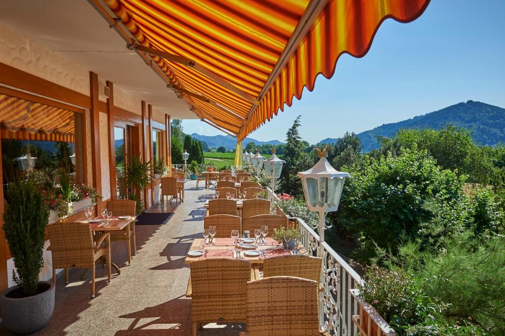 Nespecifikovaný výhled na hory nebo výhled na hory při pohledu z hotelu