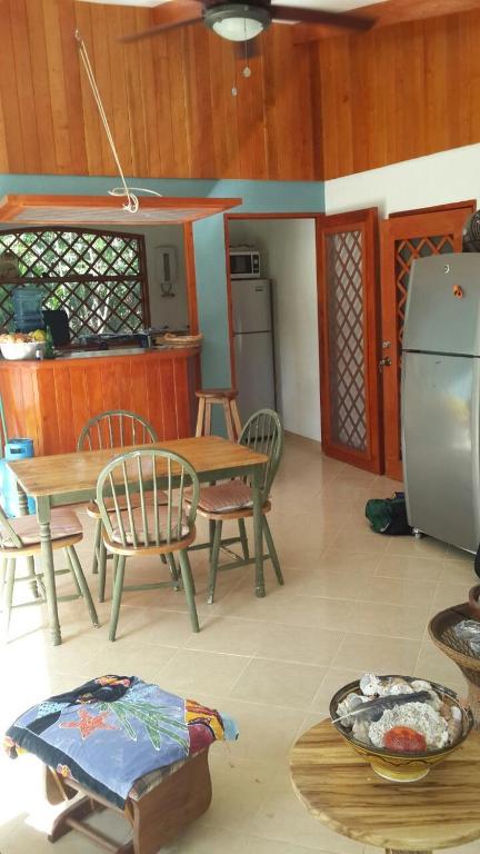 Kuchyň nebo kuchyňský kout v ubytování Los Delfines Lodge