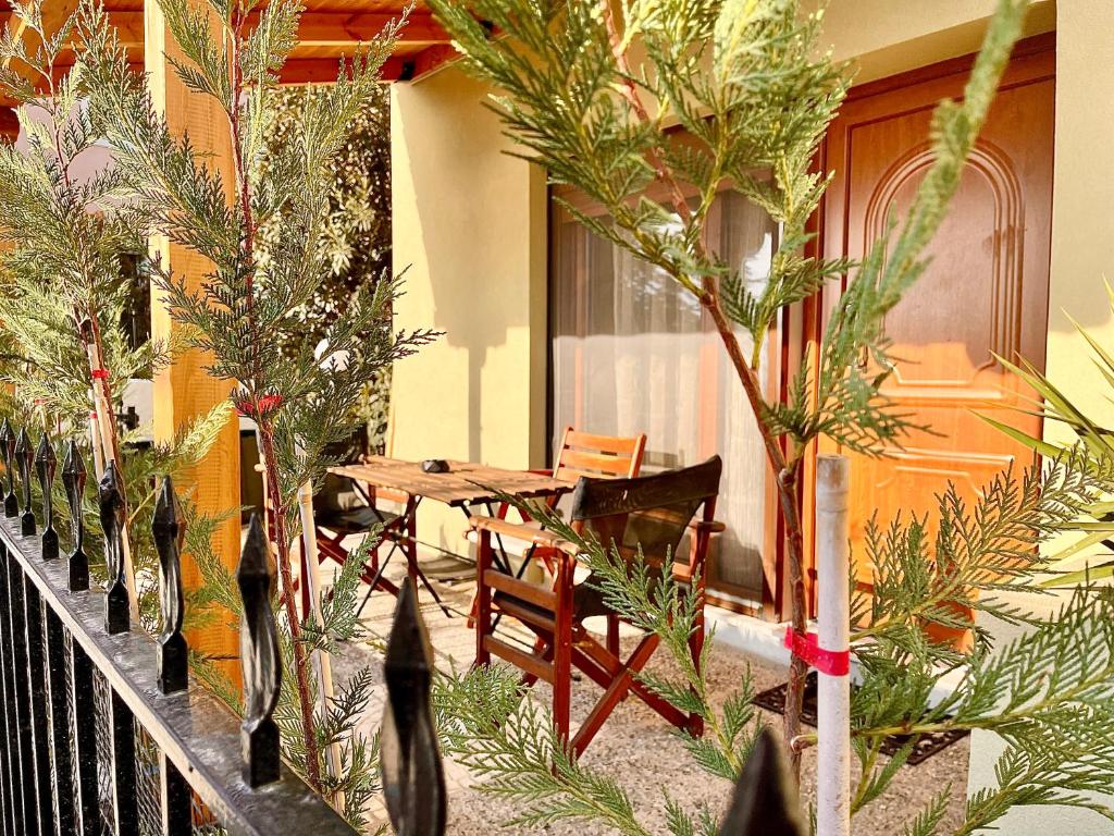 Κήπος έξω από το VivereFelix - Modus Operandi