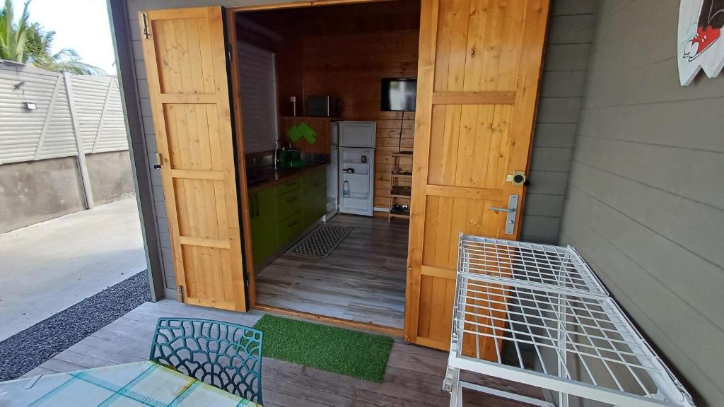 Kuchyň nebo kuchyňský kout v ubytování Bungalows créoles