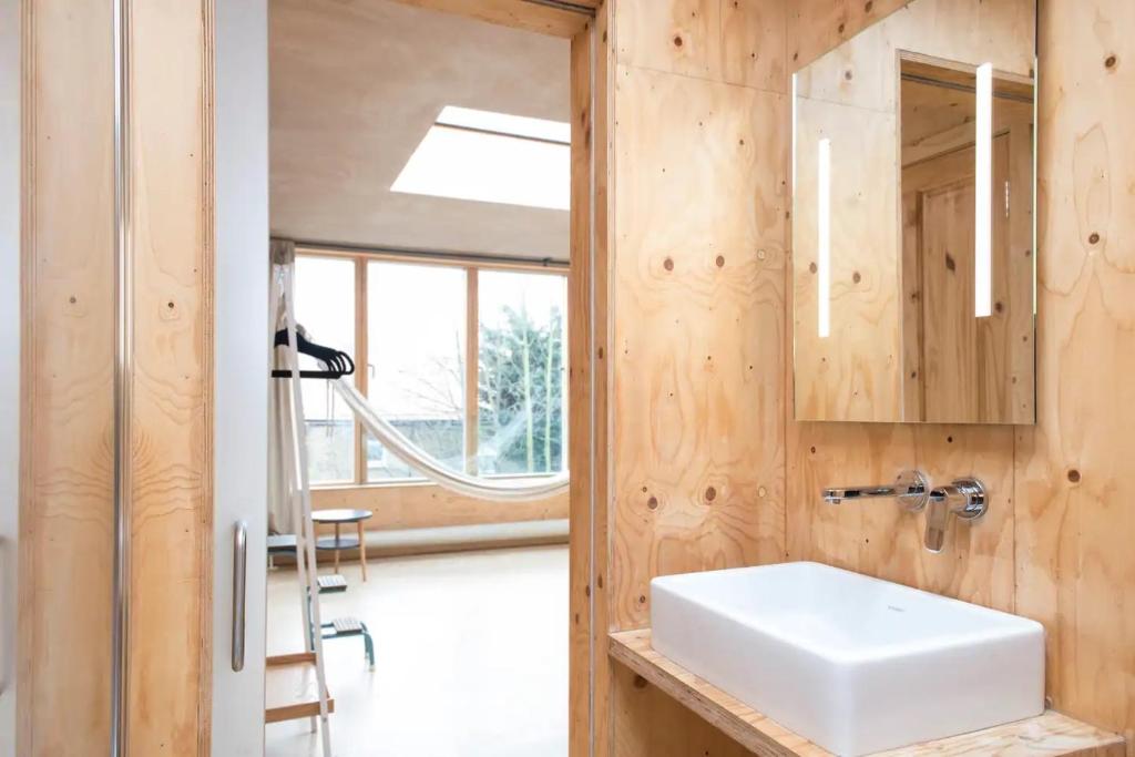Bagno di Stunning studio loft in Brixton, London