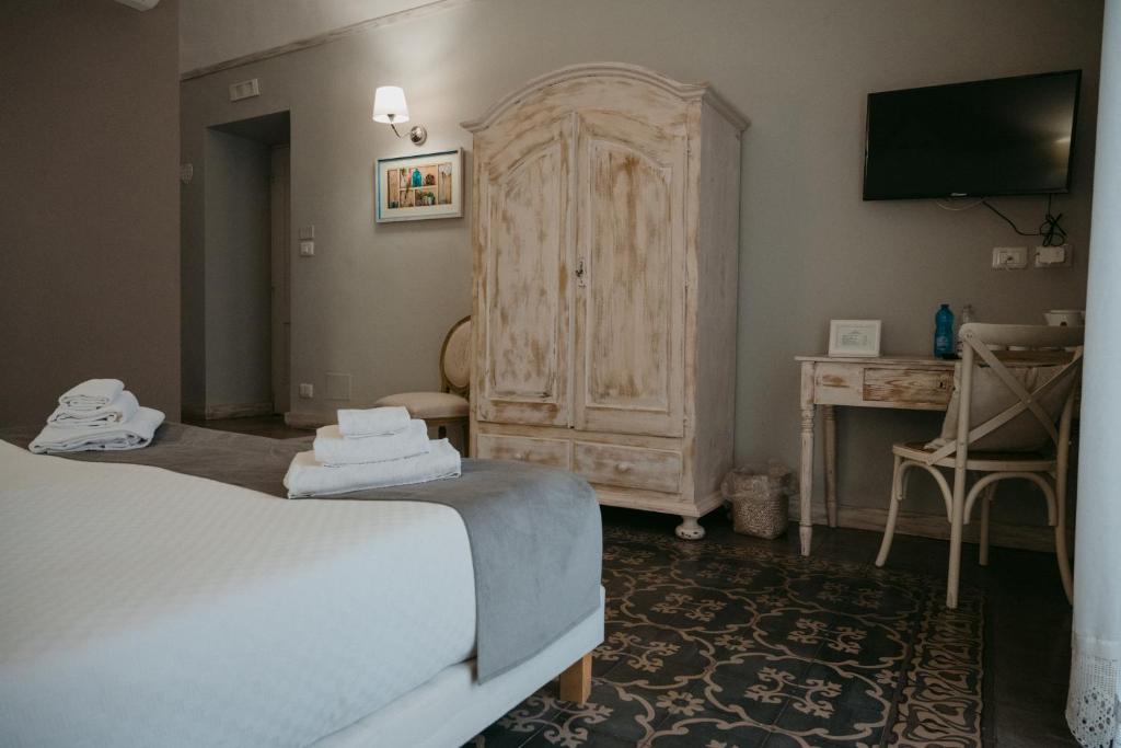 Łóżko lub łóżka w pokoju w obiekcie La Casa di Alma Luxury rooms