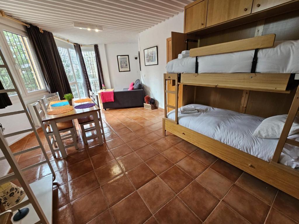 Posteľ alebo postele v izbe v ubytovaní IMEDA apartamentos EUROPA SIERRA NEVADA