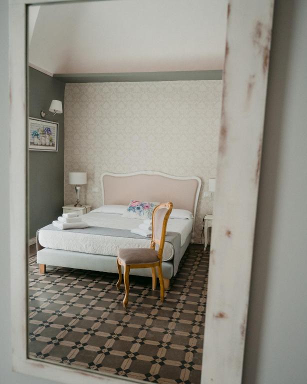 Łóżko lub łóżka w pokoju w obiekcie La Casa di Alma Luxury rooms