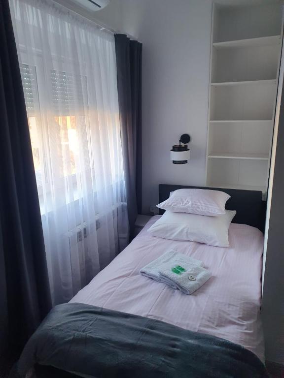 Lova arba lovos apgyvendinimo įstaigoje Comfort Stay, EV, Parking