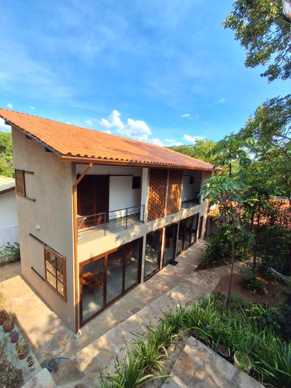 a house with a view of the courtyard at Casa Papa-Vento in Lençóis