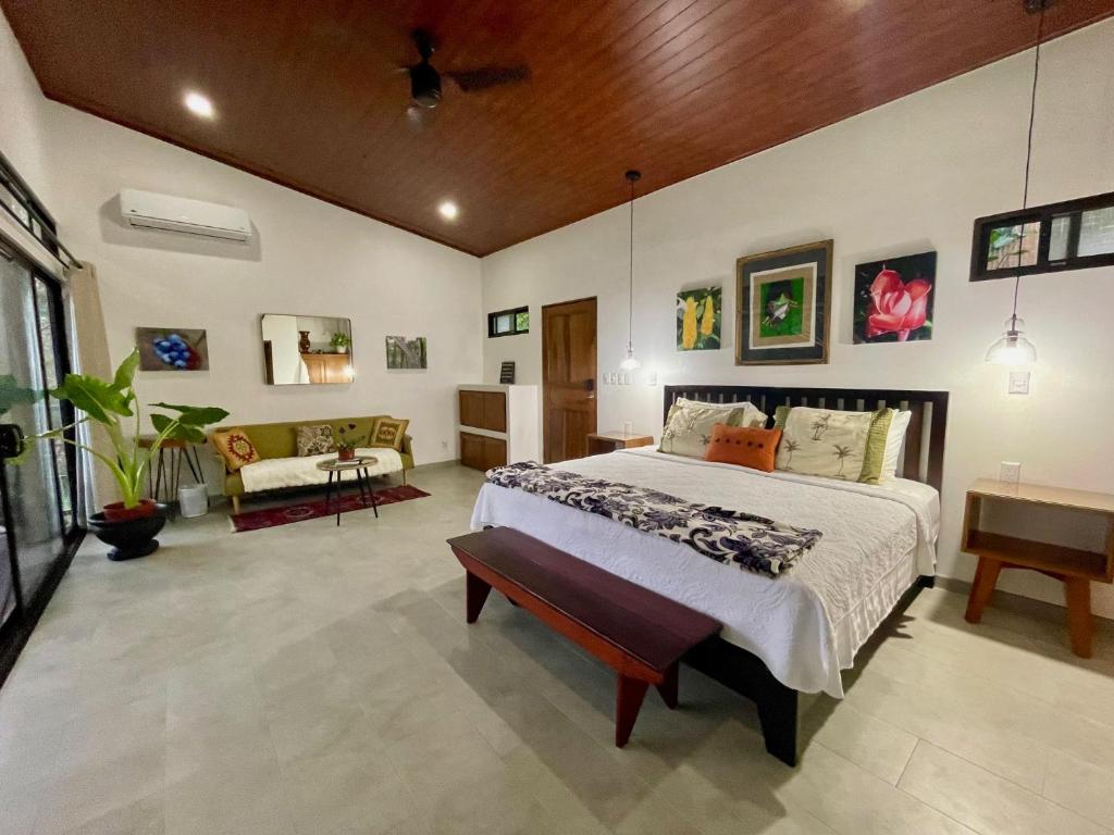 a bedroom with a large bed in a room at Casa Donna Rosa B&B in Nuevo Arenal