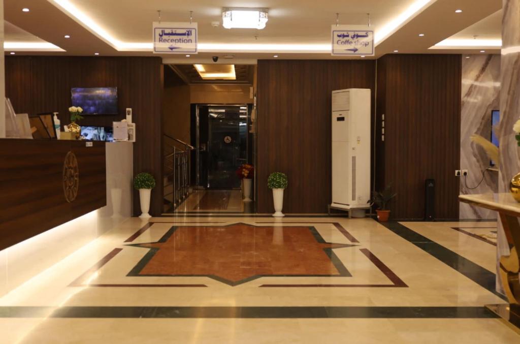 Vstupní hala nebo recepce v ubytování قصر الذهب للوحدات السكنية المخدومة