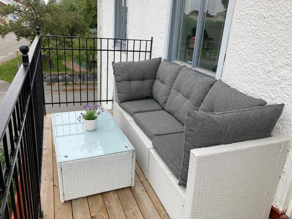 Posezení v ubytování Snickaren Vandrarhem i Grästorp - Egen Lägenhet - Own apartments