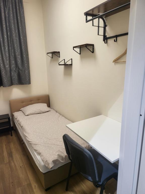 Postel nebo postele na pokoji v ubytování Rooms4Rest Bokserska - Private rooms for tourists - ATR Consulting Sp, z o,o,