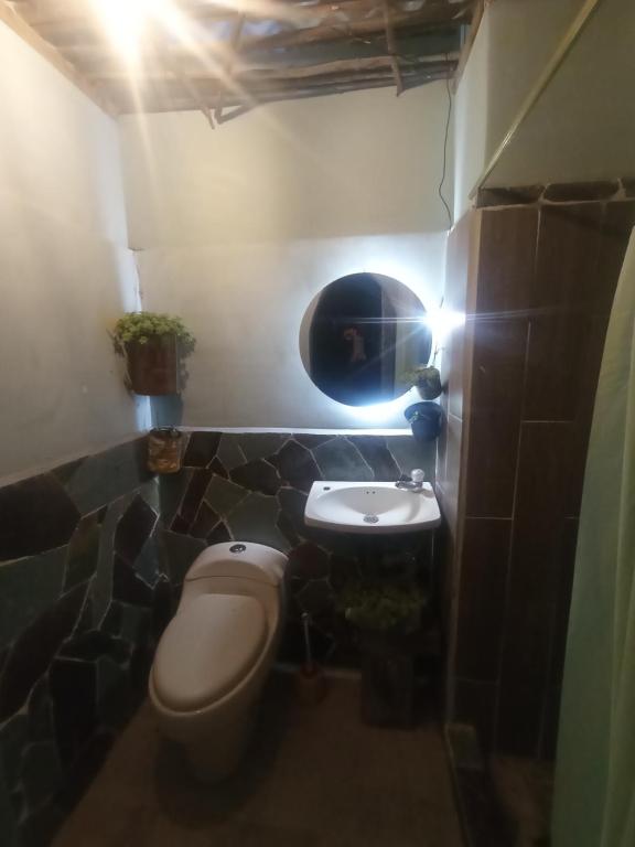 Koupelna v ubytování ESCALA SUESCA Finca Casa Blanca