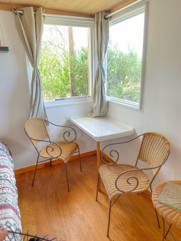 a room with two chairs and a table and a window at Luna roja in Punta Del Diablo