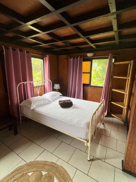 Letto o letti in una camera di Pension Hibiscus Taha'a
