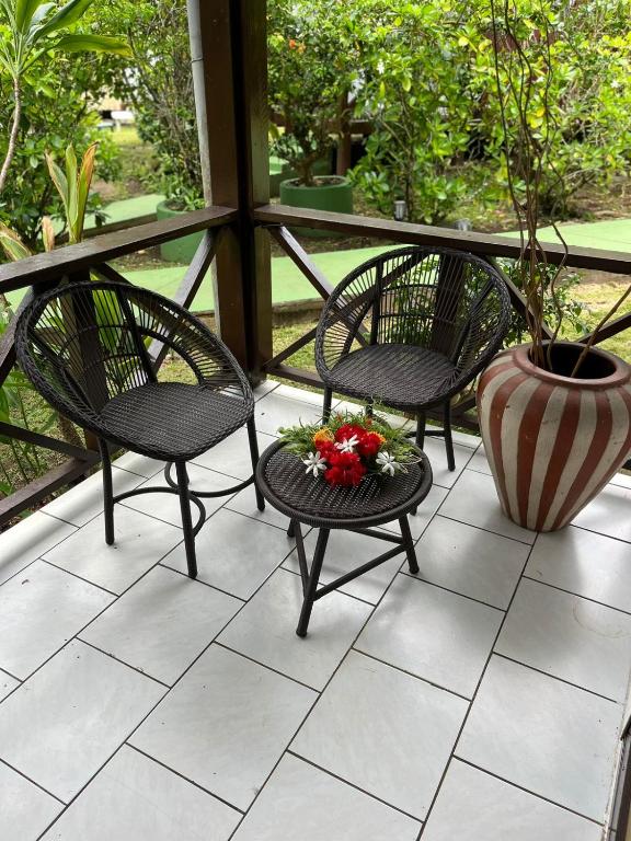 Giardino di Pension Hibiscus Taha'a