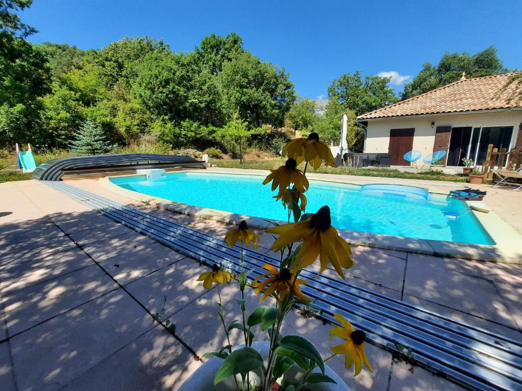 a yellow flower in front of a swimming pool at Le boisnheur in Gap