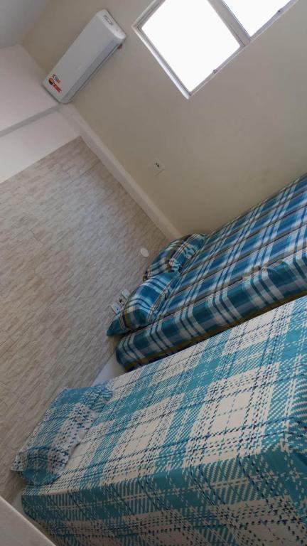 Ένα ή περισσότερα κρεβάτια σε δωμάτιο στο Quanto em pousada perto da crocobeach