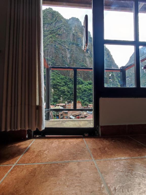 Nespecifikovaný výhled na hory nebo výhled na hory při pohledu z hotelu