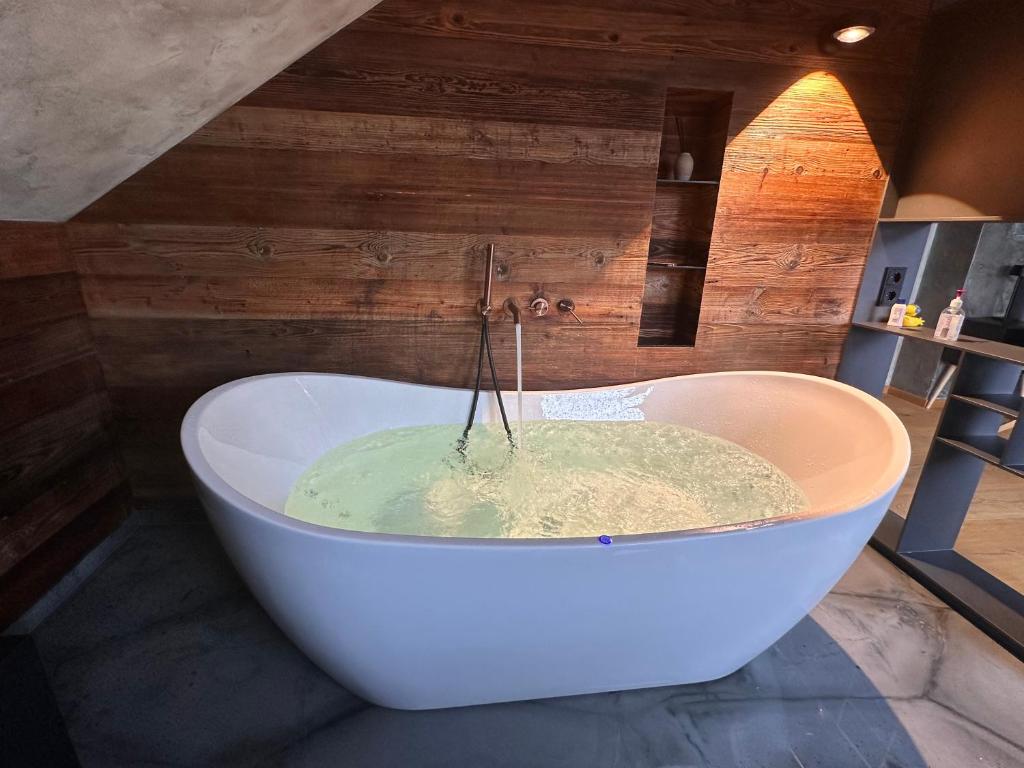 Fotografie z fotogalerie ubytování Appartement der Extraklasse mit Whirlpool v destinaci Roding