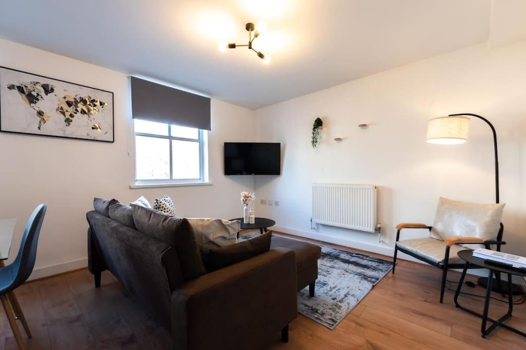 a living room with a couch and a chair at Jasper- 2 Bed Flat With Parking in Southampton