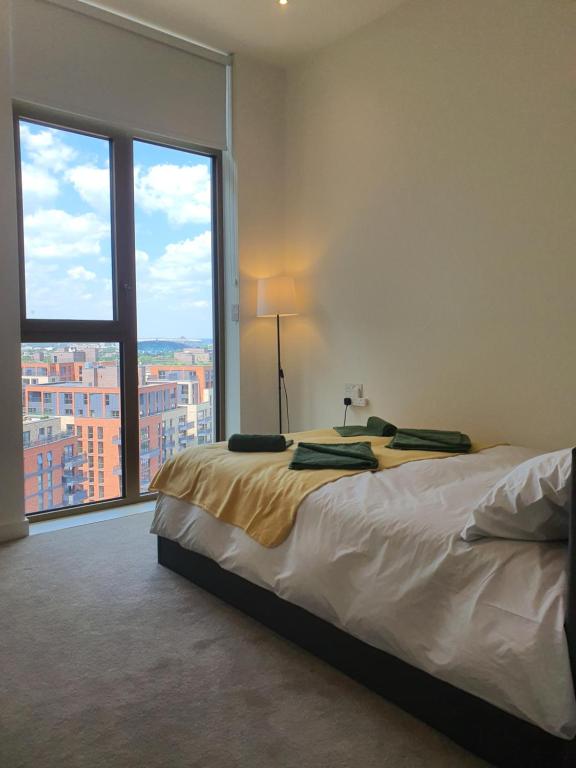 Cozy Room with Private Bathroom in Luxurious Flat