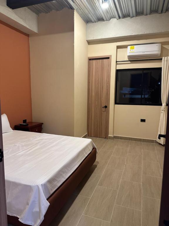 Postel nebo postele na pokoji v ubytování Awa House Hotel