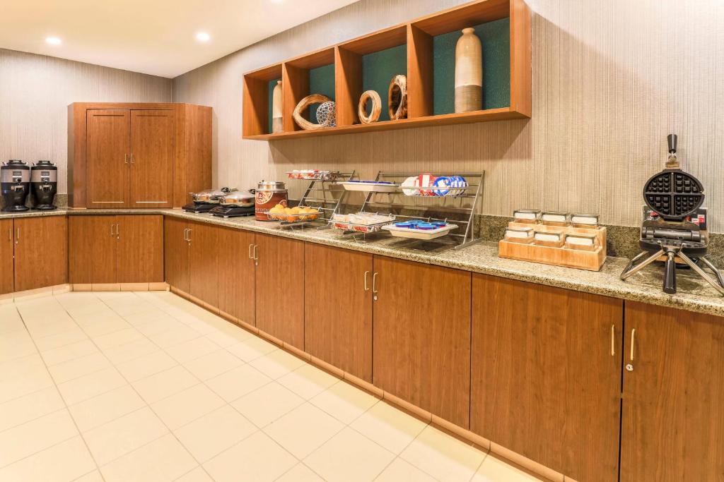 Kuchyň nebo kuchyňský kout v ubytování SpringHill Suites by Marriott Yuma