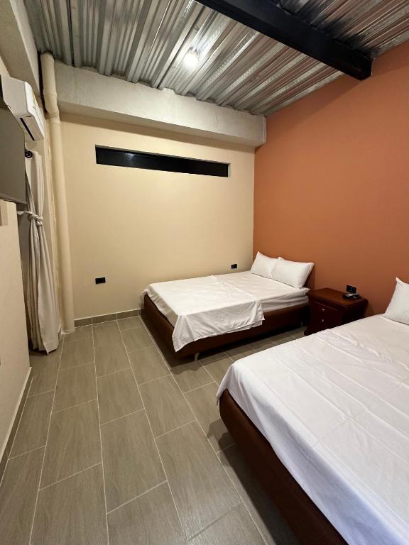 Postel nebo postele na pokoji v ubytování Awa House Hotel