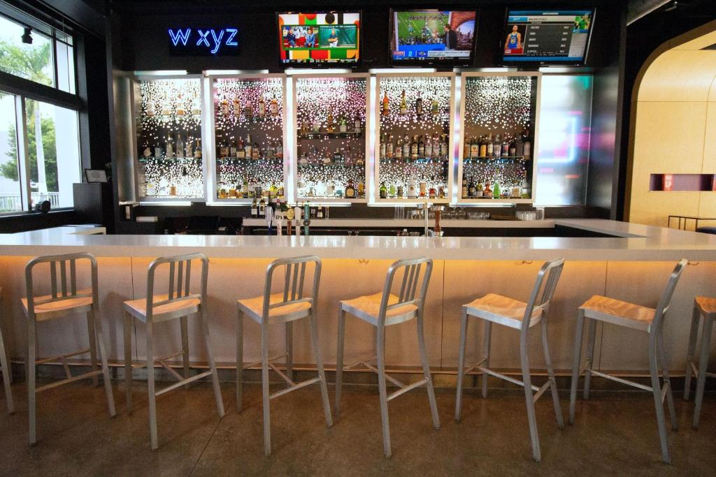 Lounge nebo bar v ubytování Aloft Miami Doral