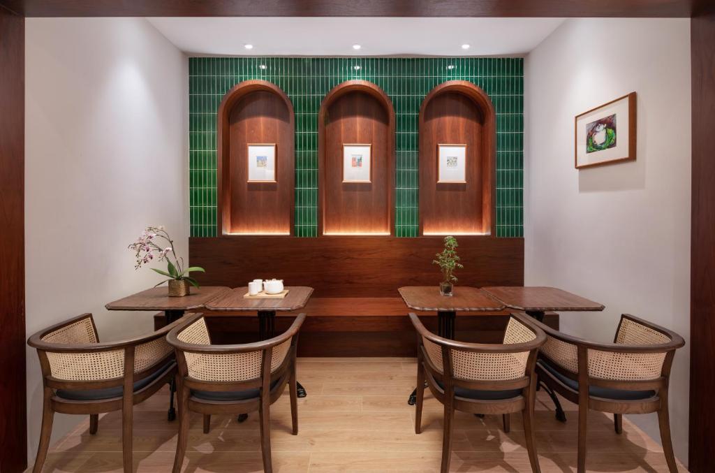 Gambar di galeri bagi Wuyu Hotel, Smart Park & Happy Valley Jinshansi Metro di Chongqing