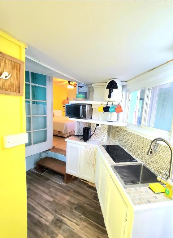 A kitchen or kitchenette at Beachfront Cozy Apt