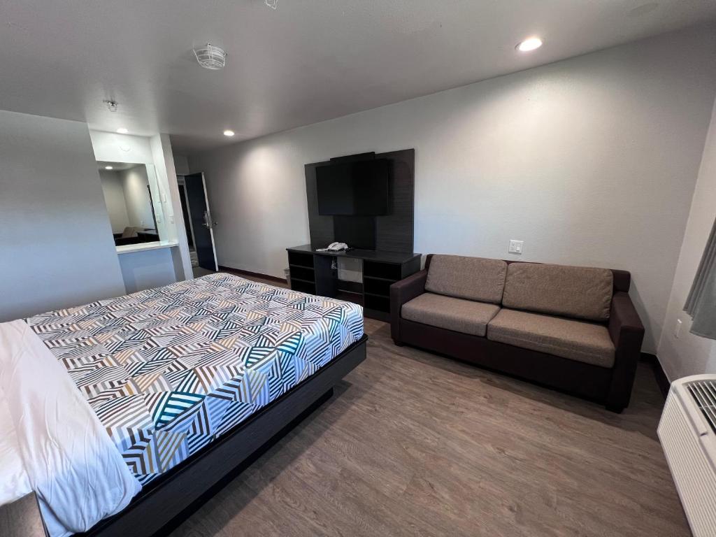 Motel 6 Bullhead City, Az - Laughlin - Deluxe King Room - No Fumadores