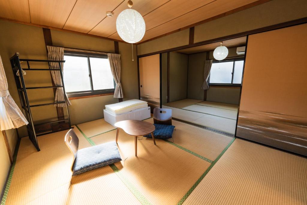 Postel nebo postele na pokoji v ubytování Private Chill Base たまて 三豊市荘内半島の古民家宿 一棟貸しも可