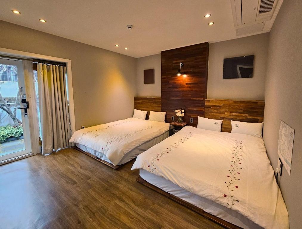 Postel nebo postele na pokoji v ubytování Haengok Guesthouse