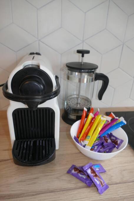 a black and white blender next to a bowl of pencils at Disneyland Paris, appartement 70m², parking privé in Serris