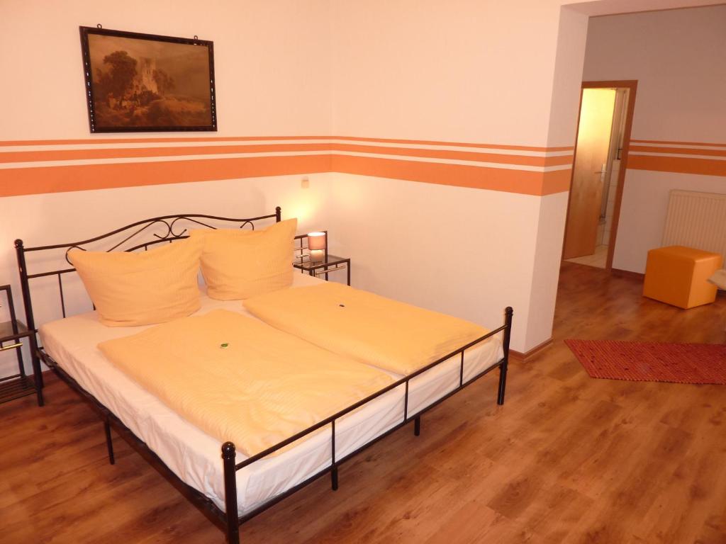 Postel nebo postele na pokoji v ubytování Hotel Oranien