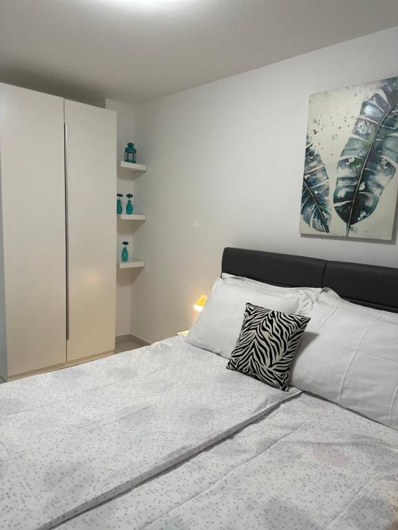 Posteľ alebo postele v izbe v ubytovaní Apartman Magnolija Umag