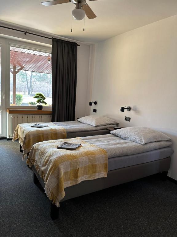 
Standard Twin Room with Shared Bathroom
