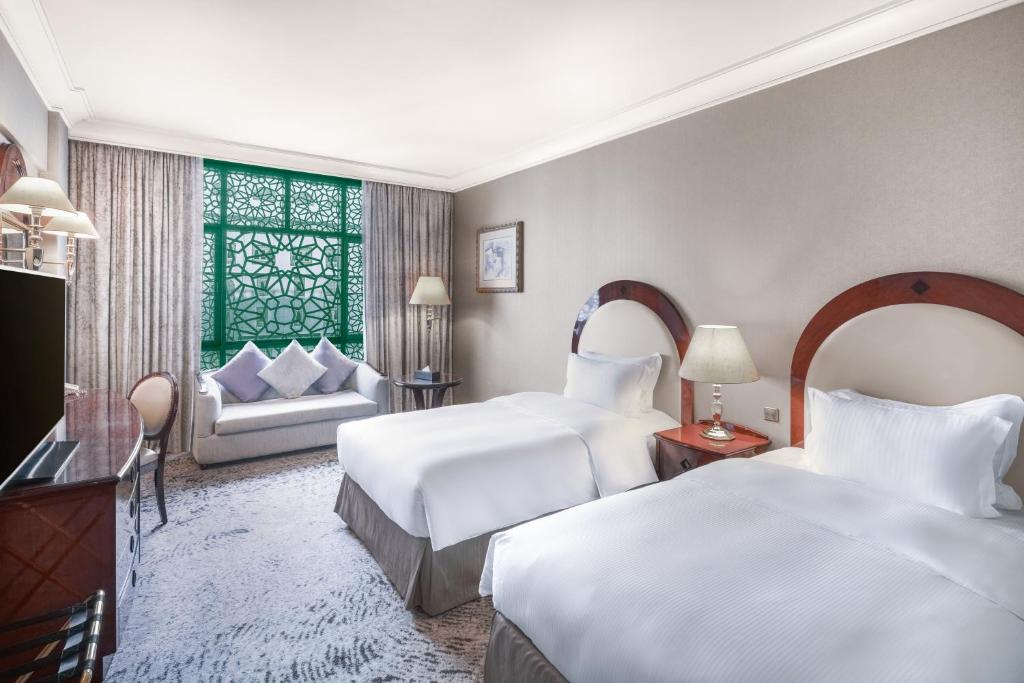 Madinah Hilton Hotel - Quarto De Hóspedes Gêmeos Com Vista Parcial De Haram