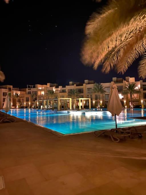 Bazén v ubytování Glamorous 2BR/ Free Beach & Pool Access @ Mangroovy, El Gouna nebo v jeho okolí