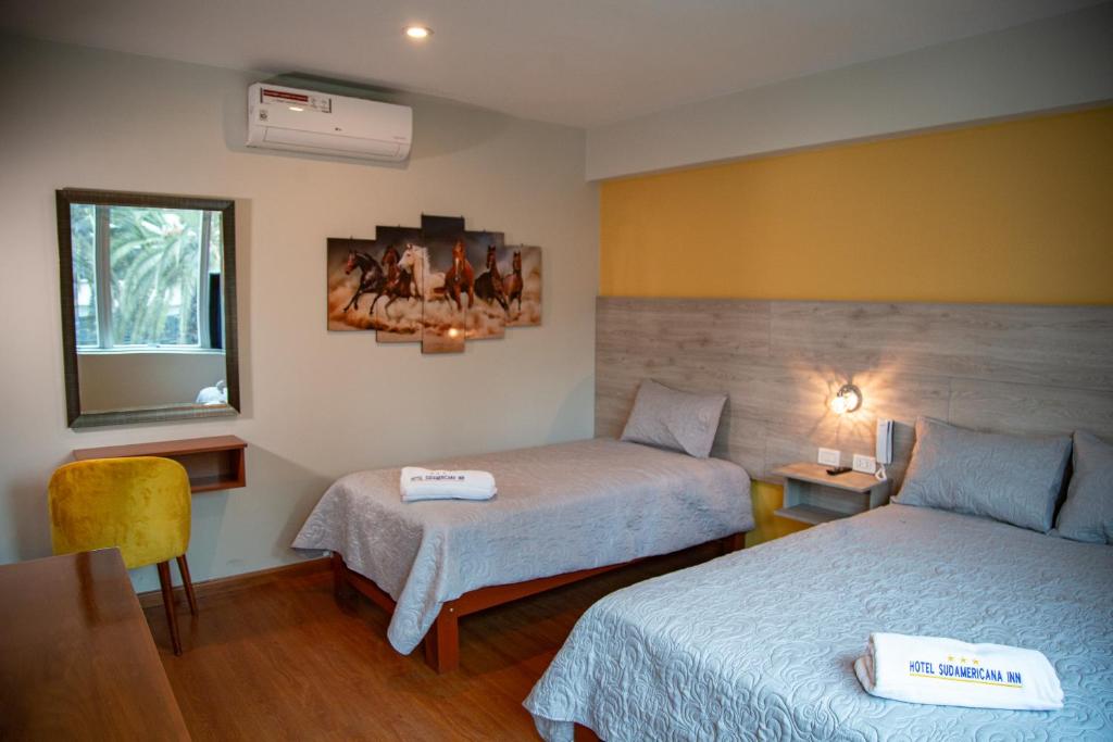 Postel nebo postele na pokoji v ubytování HOTEL SUDAMERICANA INN