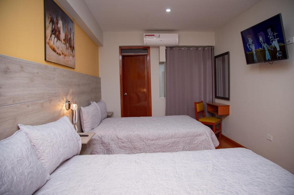 Postel nebo postele na pokoji v ubytování HOTEL SUDAMERICANA INN