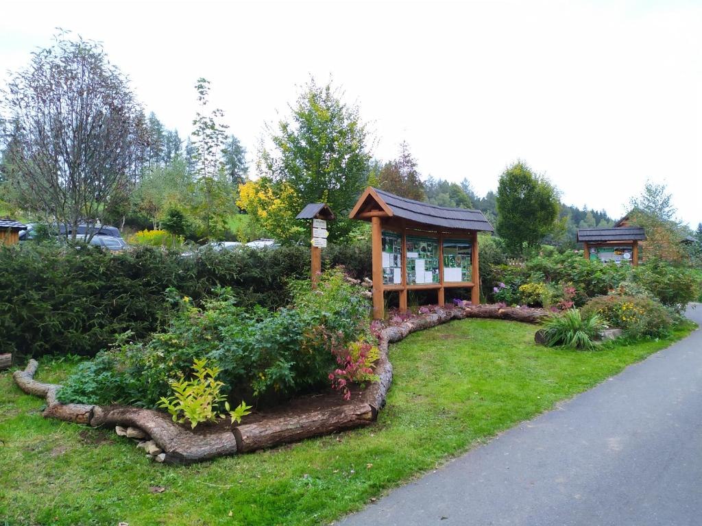 Zahrada ubytování Srub Javorná - apartmány Šumava