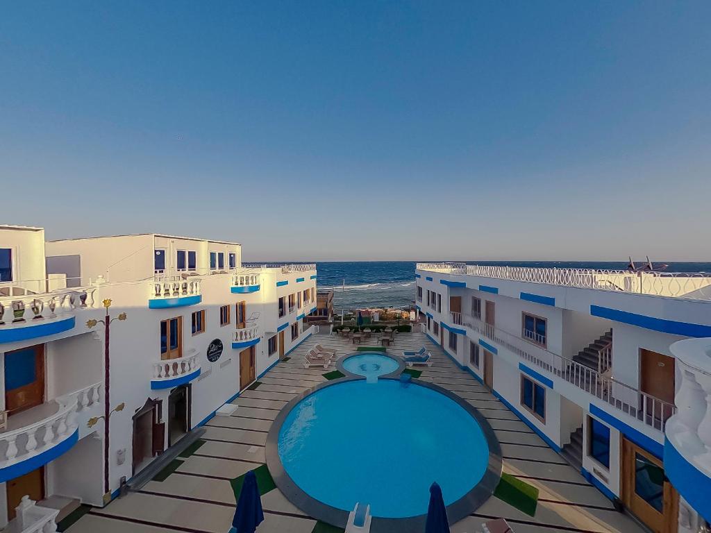 Bazén v ubytování Seaview Hotel Dahab nebo v jeho okolí