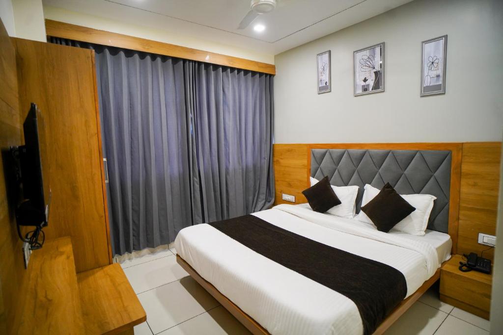 Postel nebo postele na pokoji v ubytování Hotel Suncity