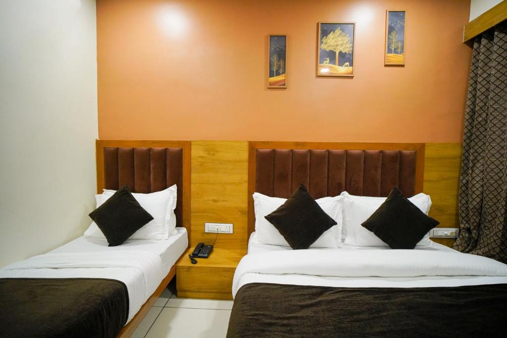 Postel nebo postele na pokoji v ubytování Hotel Suncity
